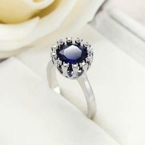 Beautiful Sapphire in Sunflower Setting